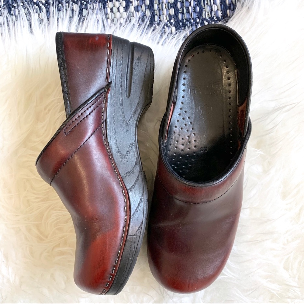 Dansko professional clogs slip-on career shoes red